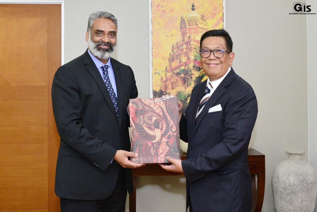 Indonesian Chargé d’Affaires en pied, Mr Siahaan, pays farewell call on ...