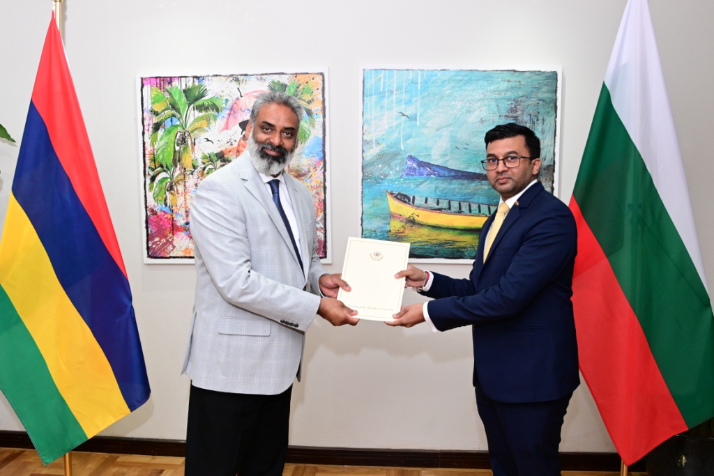 Minister Maneesh Gobin hands over Exequatur to Honorary Consuls of ...