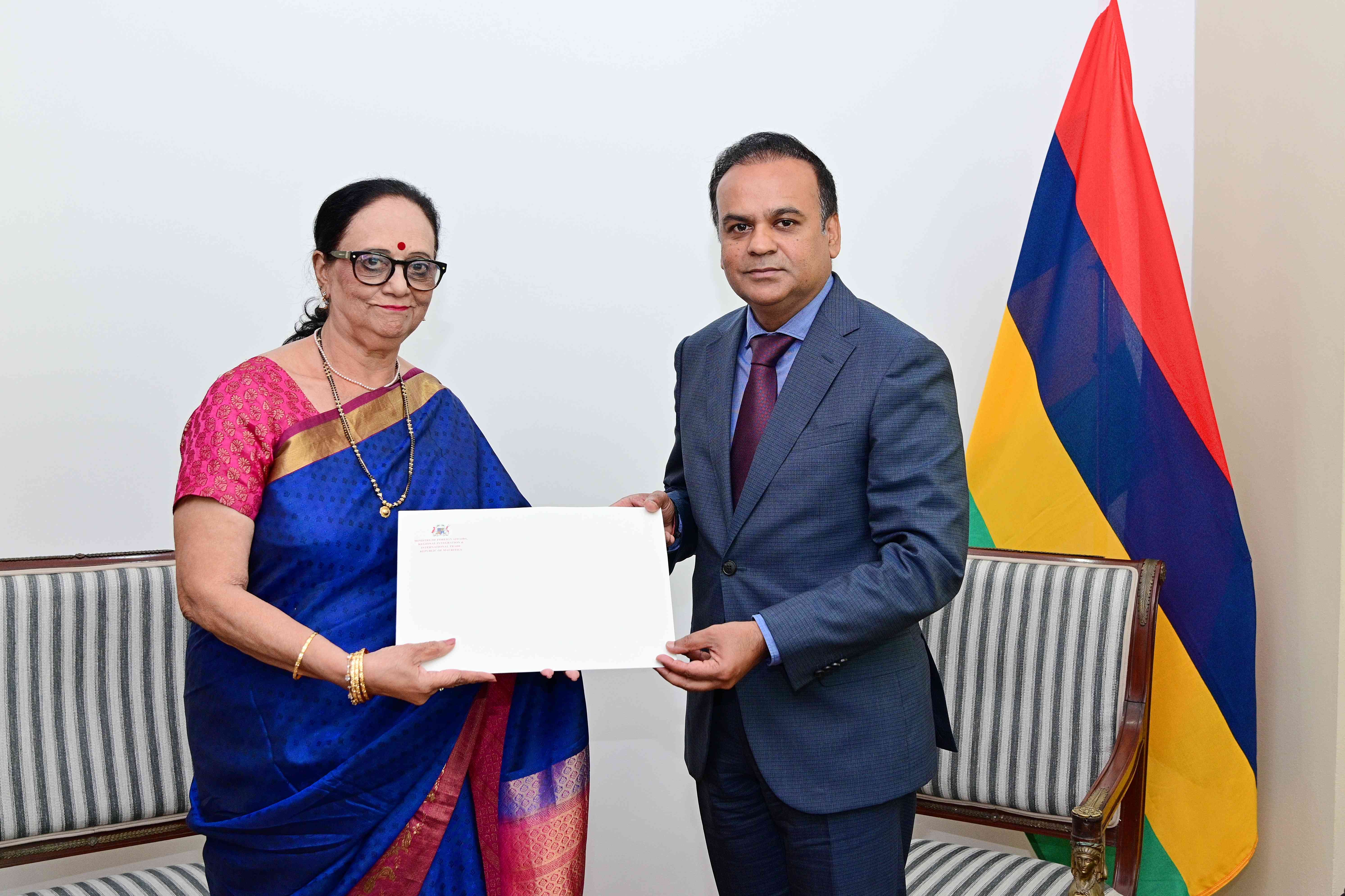 Minister Ramful meets newly appointed Mauritian ambassadors