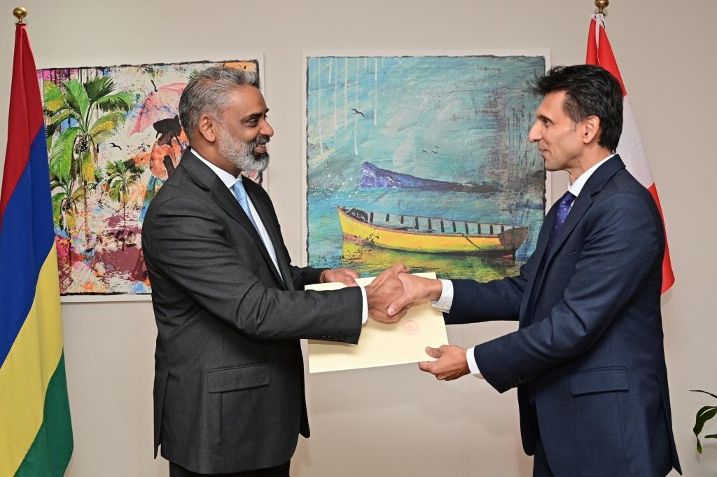 New Consul General and Honorary Consuls handed over Letter of Exequatur